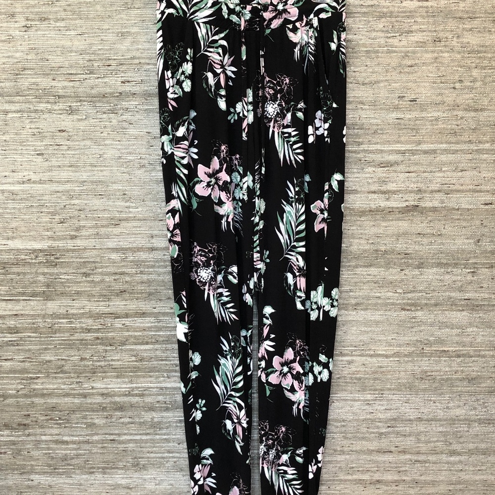 Lascana lightly loose fit with straight leg floral pants / Size small